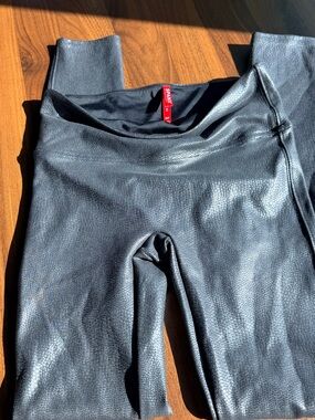 SPANX Matte Faux Leather Leggings in Black